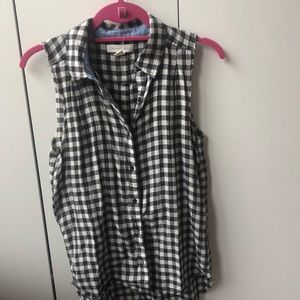 Treasure & Bond Sleeveless Button Up Blouse